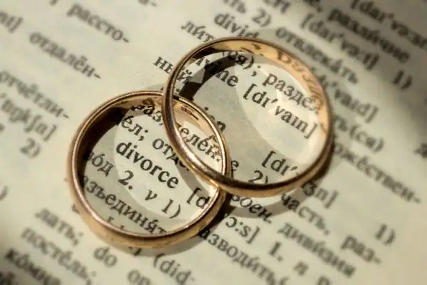 Image of rings removed before divorce mediation Shepshed